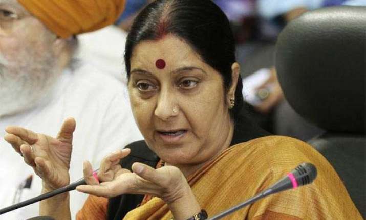 mahila congress activists protest against sushma swaraj
