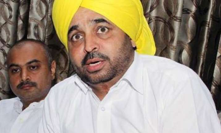 gujarat aap mp bhagwant mann others detained ahead of