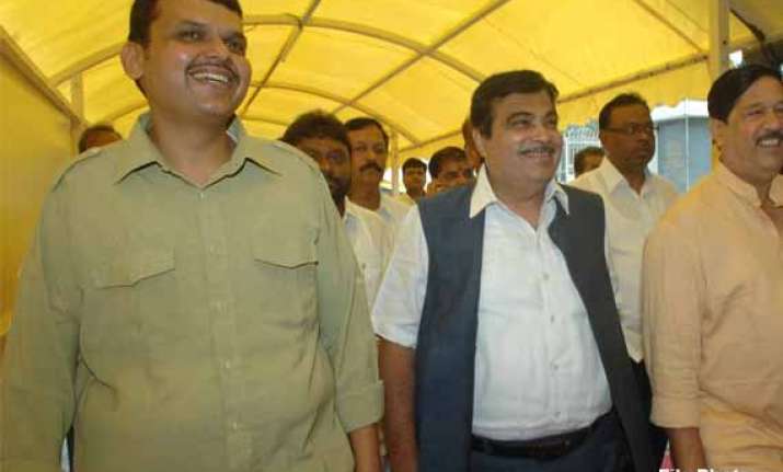 fadnavis meets gadkari on diwali