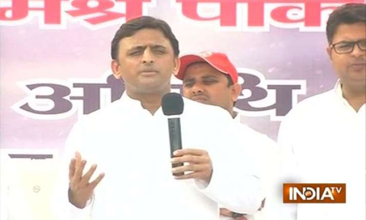 dadri lynching akhilesh yadav targets pm modi dares him to