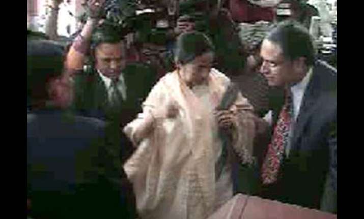 trinamool not to vote on women s bill