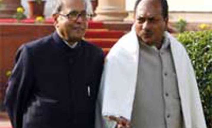 pranab antony to consult sonia before leaving for mumbai