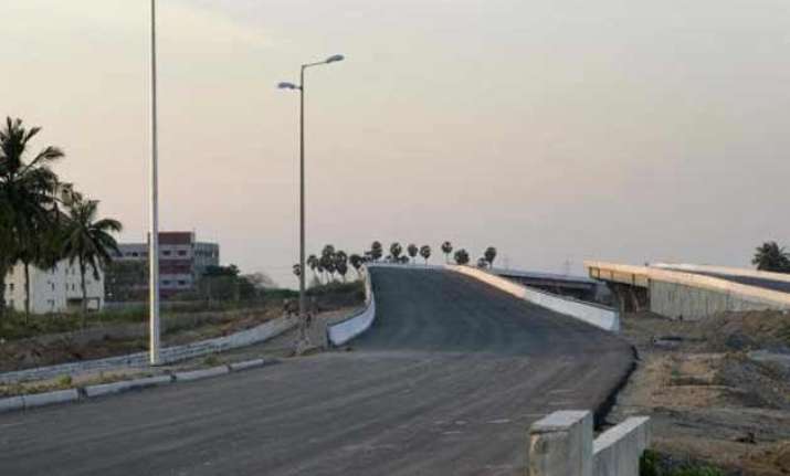 govt plans to build 30 km road per day nitin gadkari