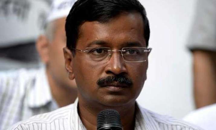 congress gives a duck to kejriwal govt on first anniversary