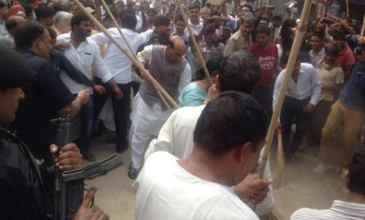 home minister asks delhi police to ensure swachh bharat