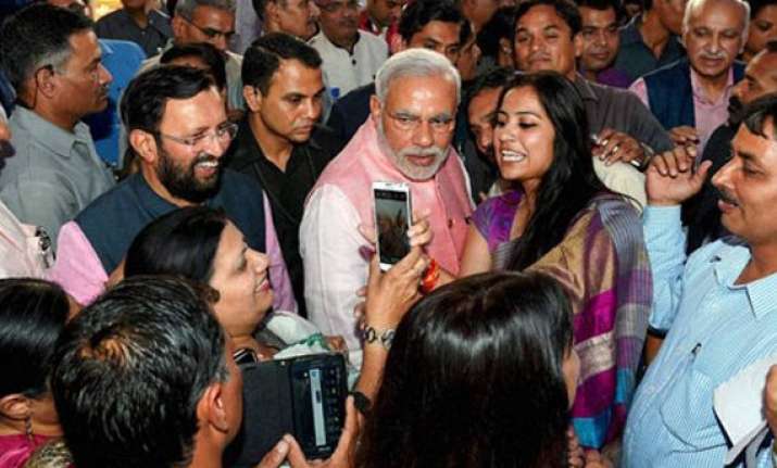 in pics narendra modi meets journalists