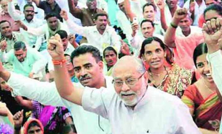 pm narendra modi s brother prahlad protests against pds