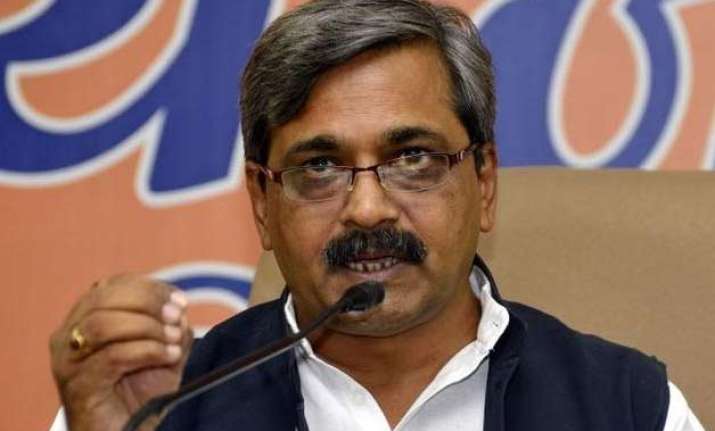 delhi bjp hits out at aap govt over swine flu issue