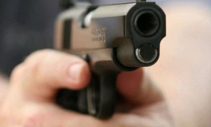 bihar polls independent candidate shot at in jhanjharpur