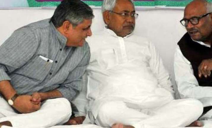 bihar cm nitish kumar ends fast against land bill