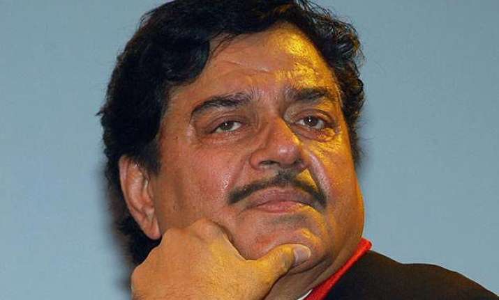 bihar polls shatrughan sinha casts vote keeps away from