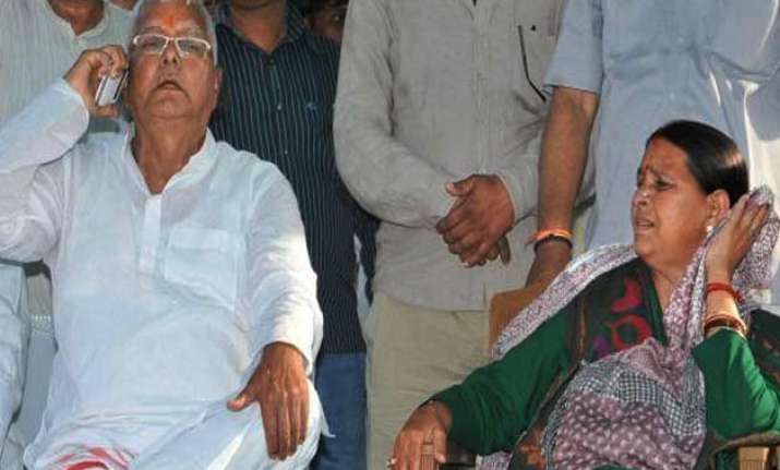 rjd supremo lalu yadav rabri devi cast their ballot