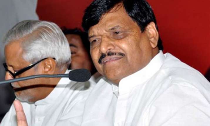 samajwadi party continues attack on modi says pm not