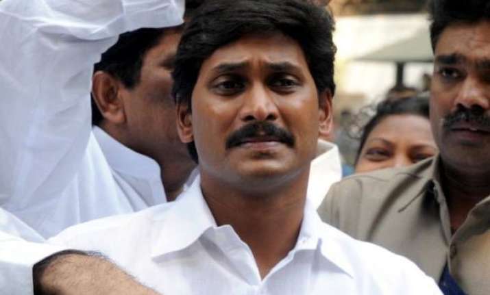 police foil jaganmohan reddy s fast shift him to hospital