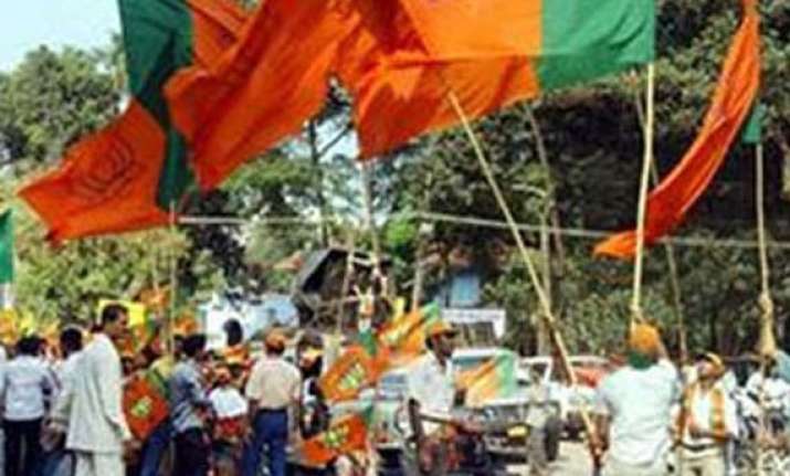 bjp youth wing vandalises kerala restaurant over alleged