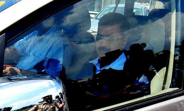 crisis shows aap arvind kejriwal in poor light