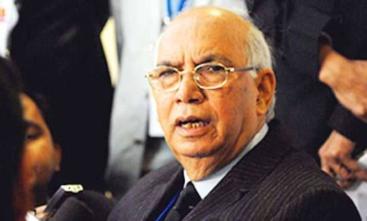 cong virtually leaves bhardwaj to fend for himself