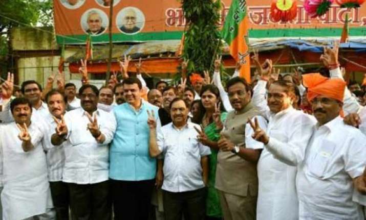 maharashtra bjp legislators meeting likely on monday
