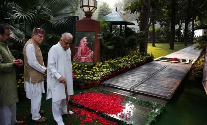 indira s death anniversary congress attacks pm modi