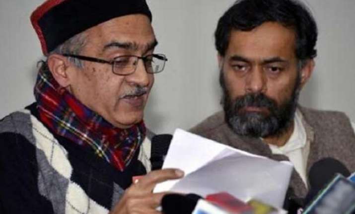 yogendra yadav prashant bhushan write to volunteers ask