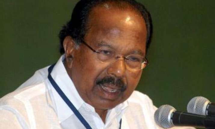 people should decide who is right in karnataka says moily