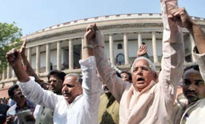 mulayam lalu not considering no confidence motion
