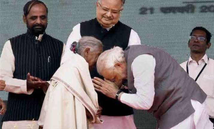 pm modi lauds 104 yr old woman who sold her goats to build