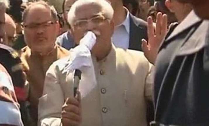 jat stir haryana cm manohar lal khattar heckled in rohtak