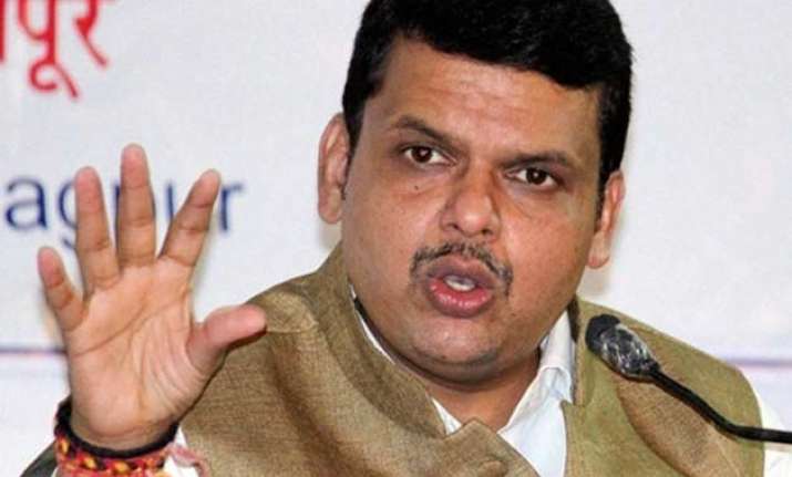 co passengers come out in support of maharashtra cm fadnavis