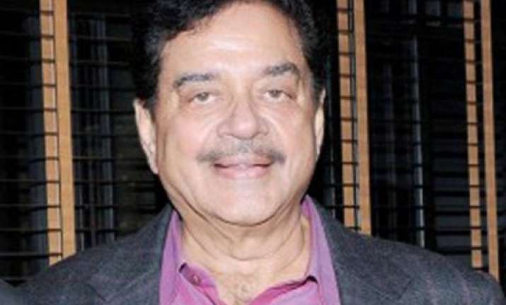 shatrughan sinha praises narendra modi for swachh bharat