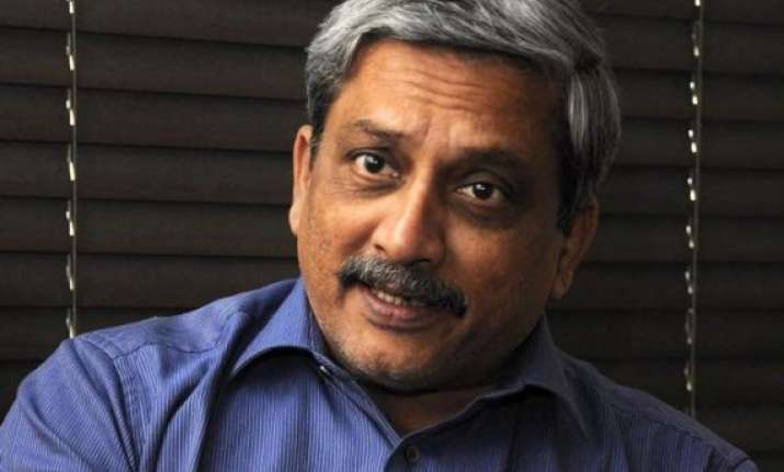 parrikar accuses bombay high court of land grabbing