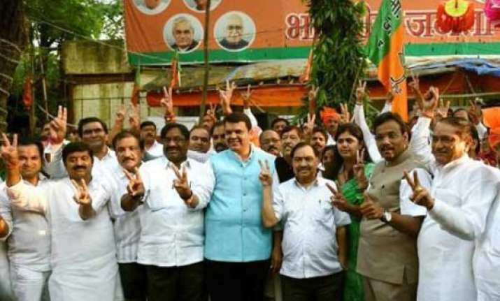 bjp legislature party to meet in mumbai today