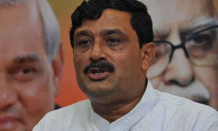 congress indirectly helping tmc in stalling saradha probe