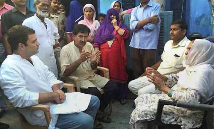 rahul gandhi meets family of man lynched over rumour of