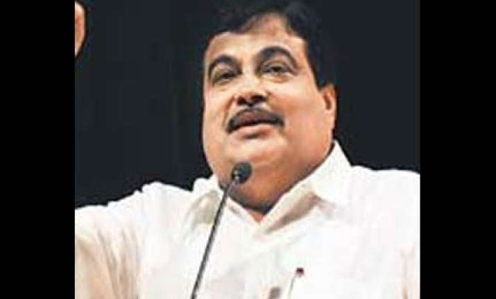 attempt made to destabilise ktk govt gadkari