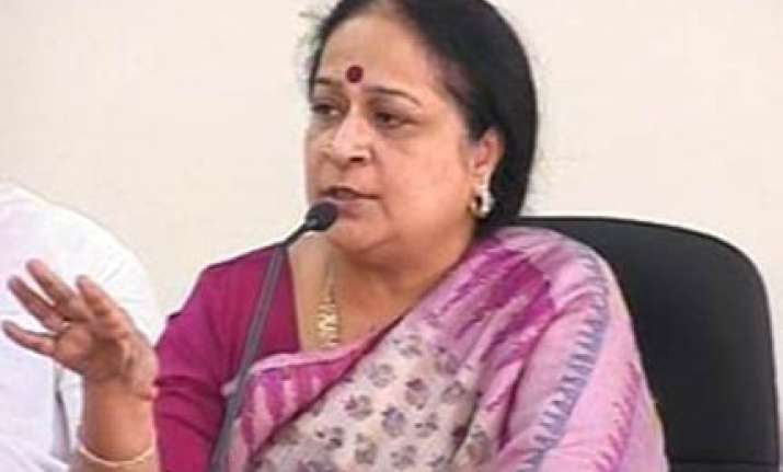 cong fumes at modi for targeting sonia