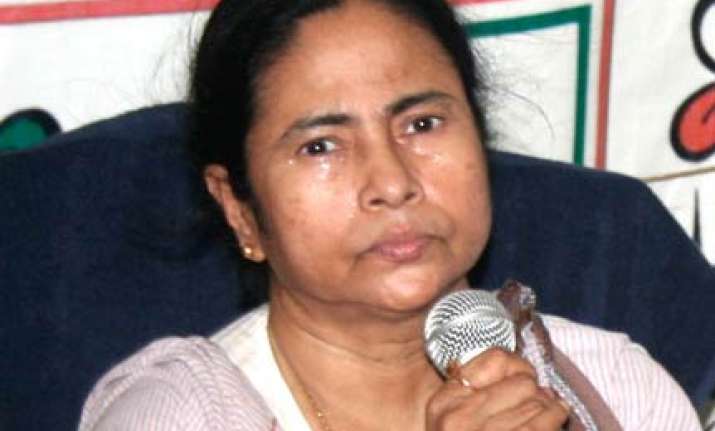 mamata accuses cpi m of distributing illegal arms