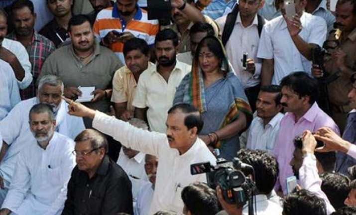 dadri lynching complaint against mahesh sharma sangeet som