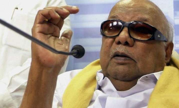 karunanidhi appears in court in defamation case filed by