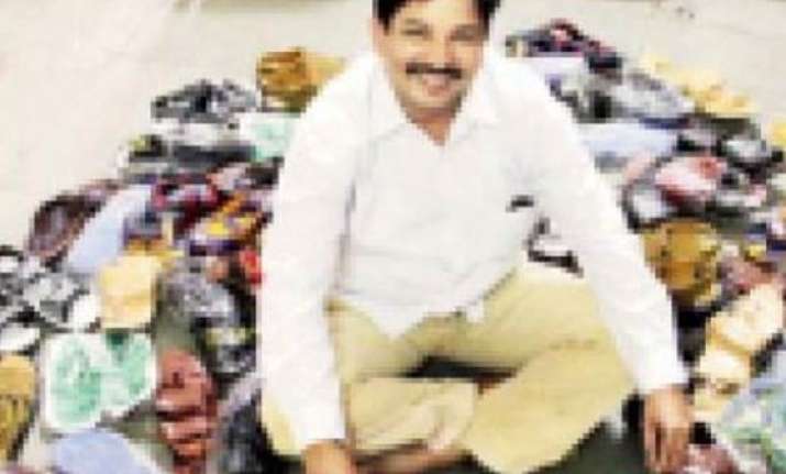 mumbai shiv sena leader gets 800 pairs of shoes as gift