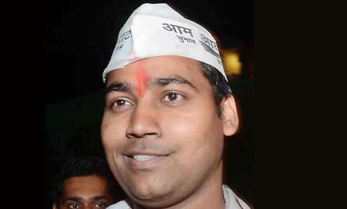 land grabbing case delhi court grants bail to aap mla manoj