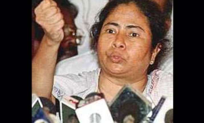 mamata demands judicial or cbi inquiry into fire incident