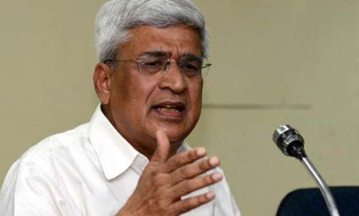prakash karat accuses mulayam of betraying common causes