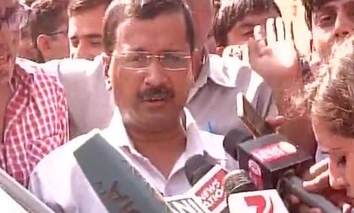 dadri lynching after 2 hrs kejriwal allowed to meet family