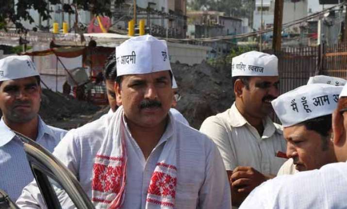 aap backs vishwas says media twisting story to defame party