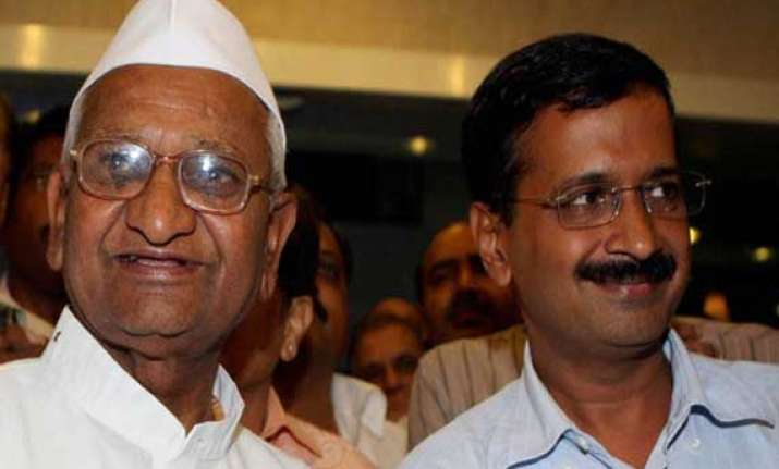 jan lokpal bill anna hazare supports kejriwal on threat to