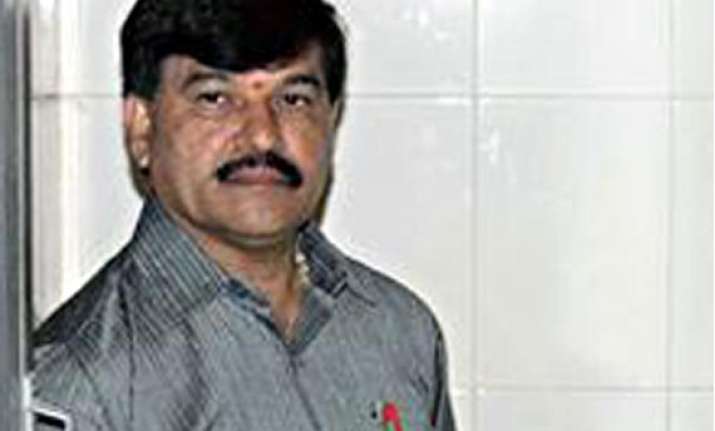 karnataka s ex bjp minister attempts suicide