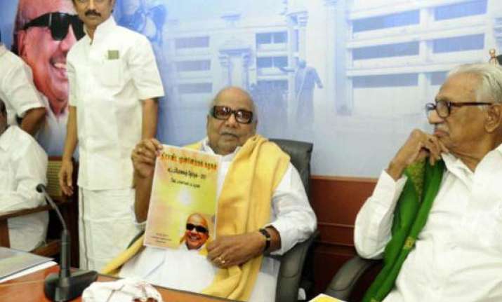 karunanidhi slams karat for calling dmk family controlled