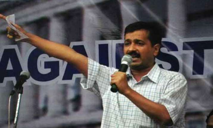 kejriwal others burn power bills in delhi