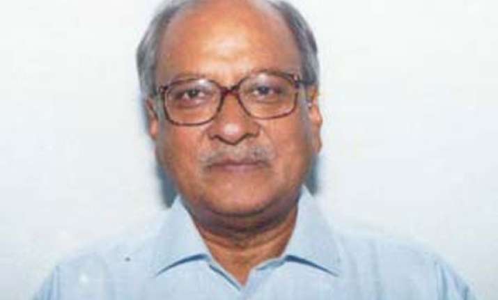 kerala governor turns commoner at airport